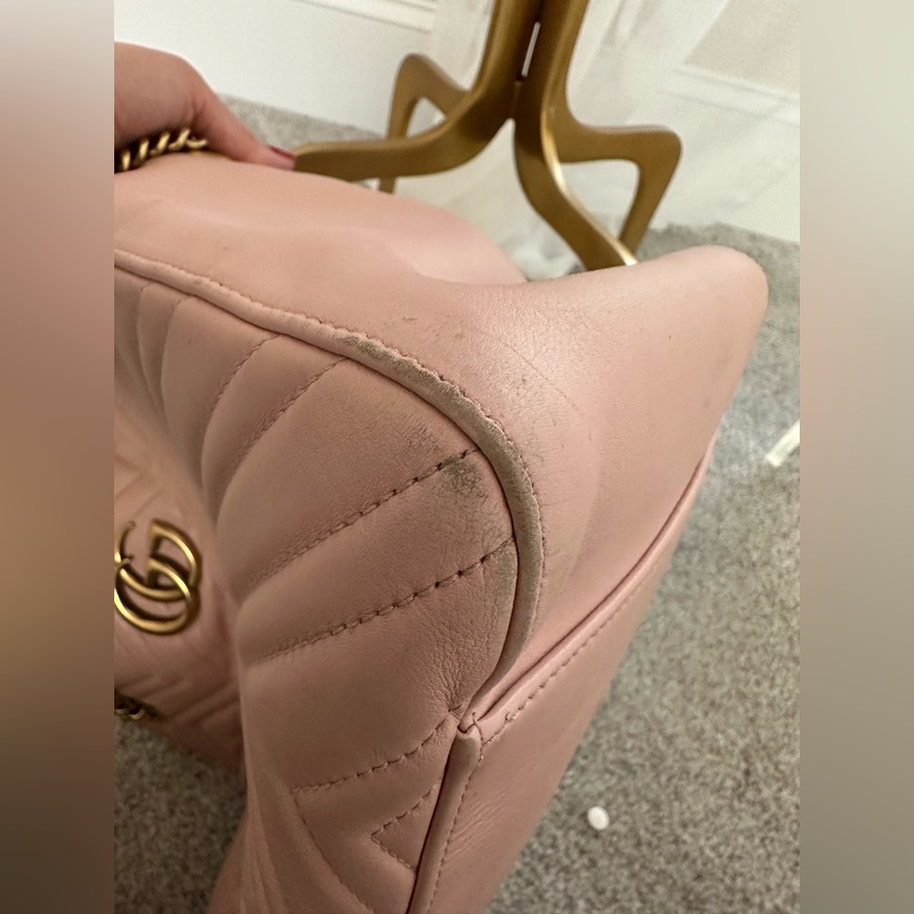 Well worn but beautiful Pink Gucci Purse - Picture 13 of 16